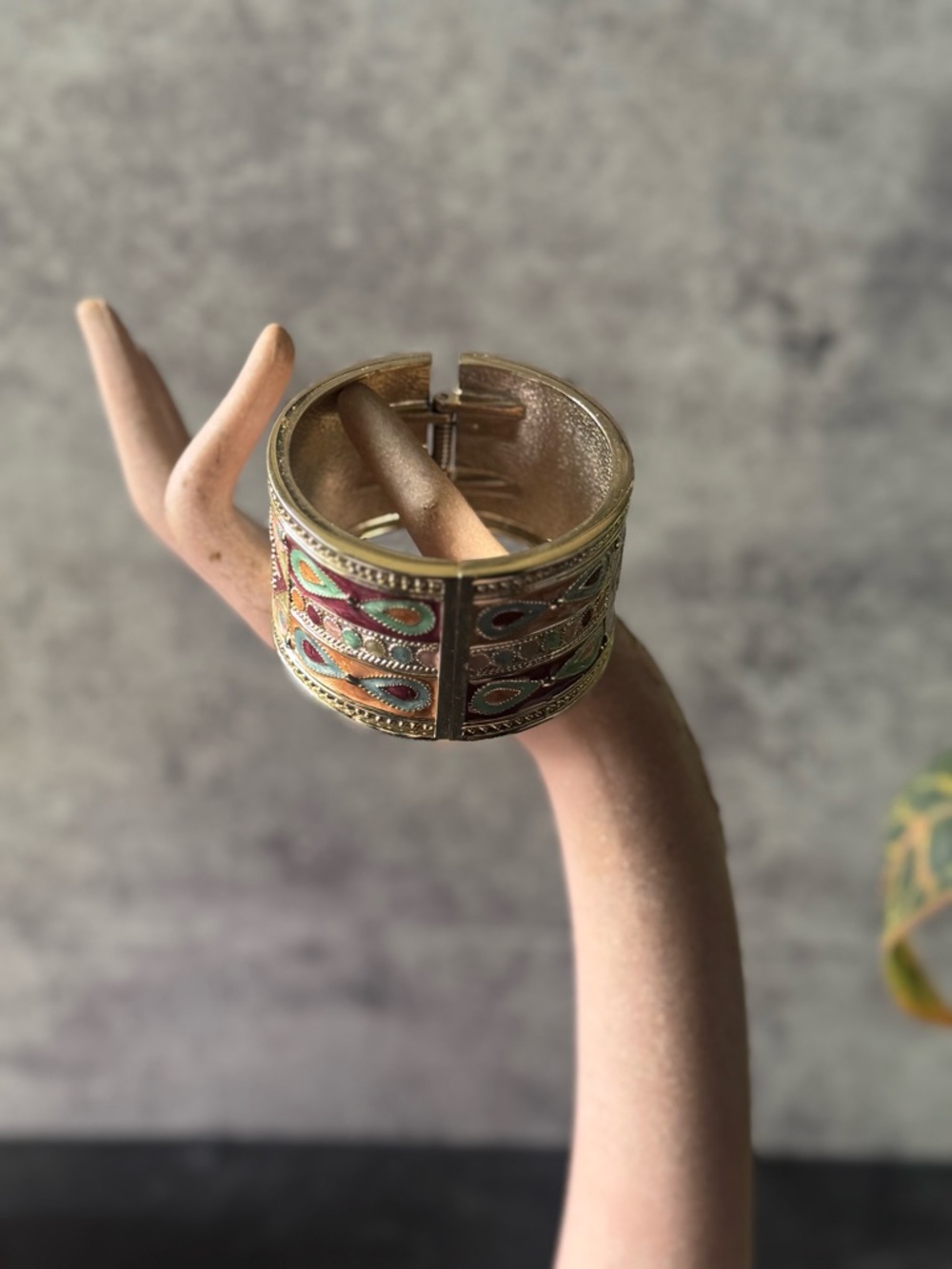 Vintage Enamel Cloisonne Hinged Cuff Bracelet Colorful Egyptian Revival - Picture 10 of 10